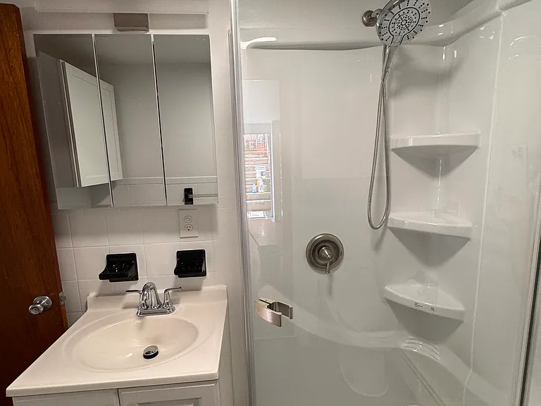 315 Devoe St #BASEMENT — Photo 8