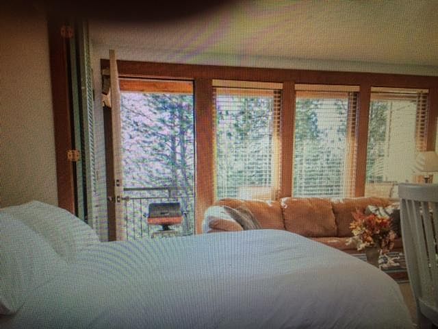 Queen size murphy bed