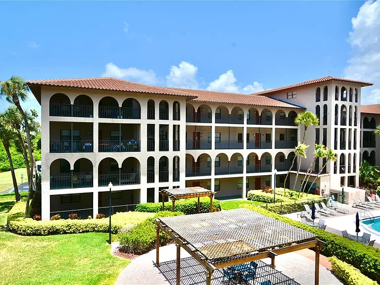 6150 Gulfport Blvd S — Photo 47
