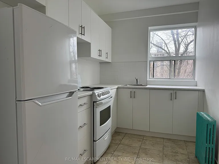 325A James St S #106 — Photo 1