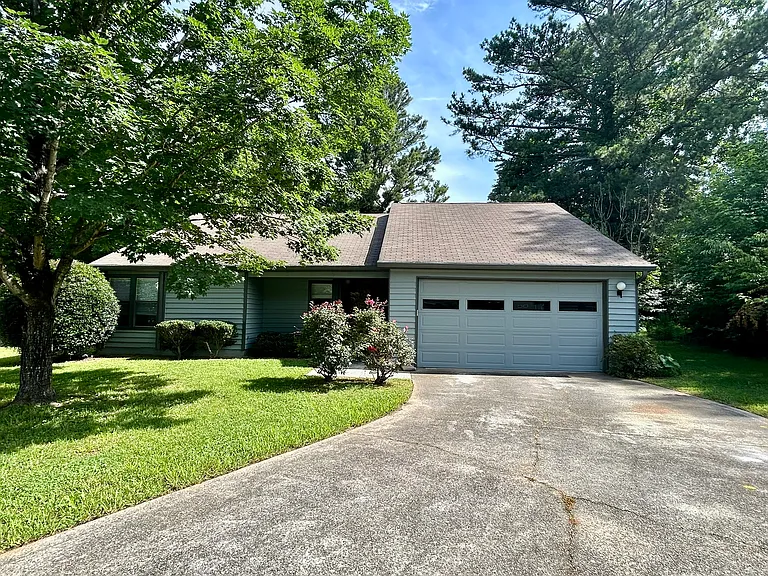19 Briar Gate Ln — Photo 1