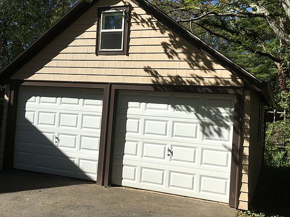 detached 2 car garage