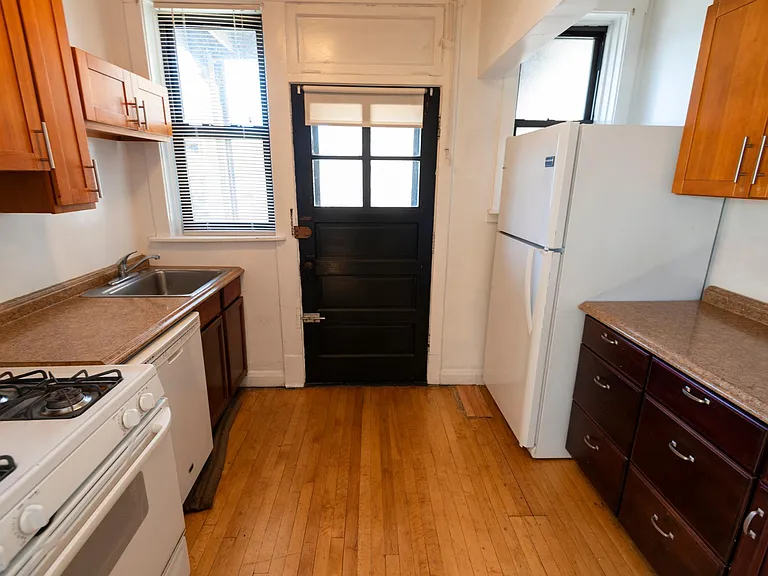 1106 W George St #2 — Photo 13