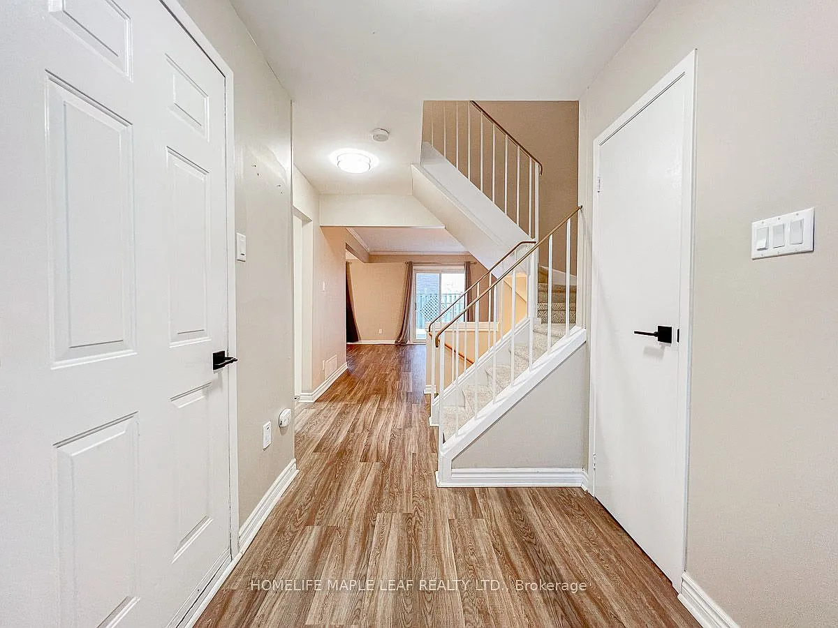 Building Photo - 711 Osgoode Dr S #4