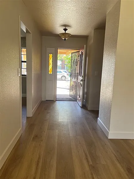911 Mariposa Drive - 1 — Photo 3
