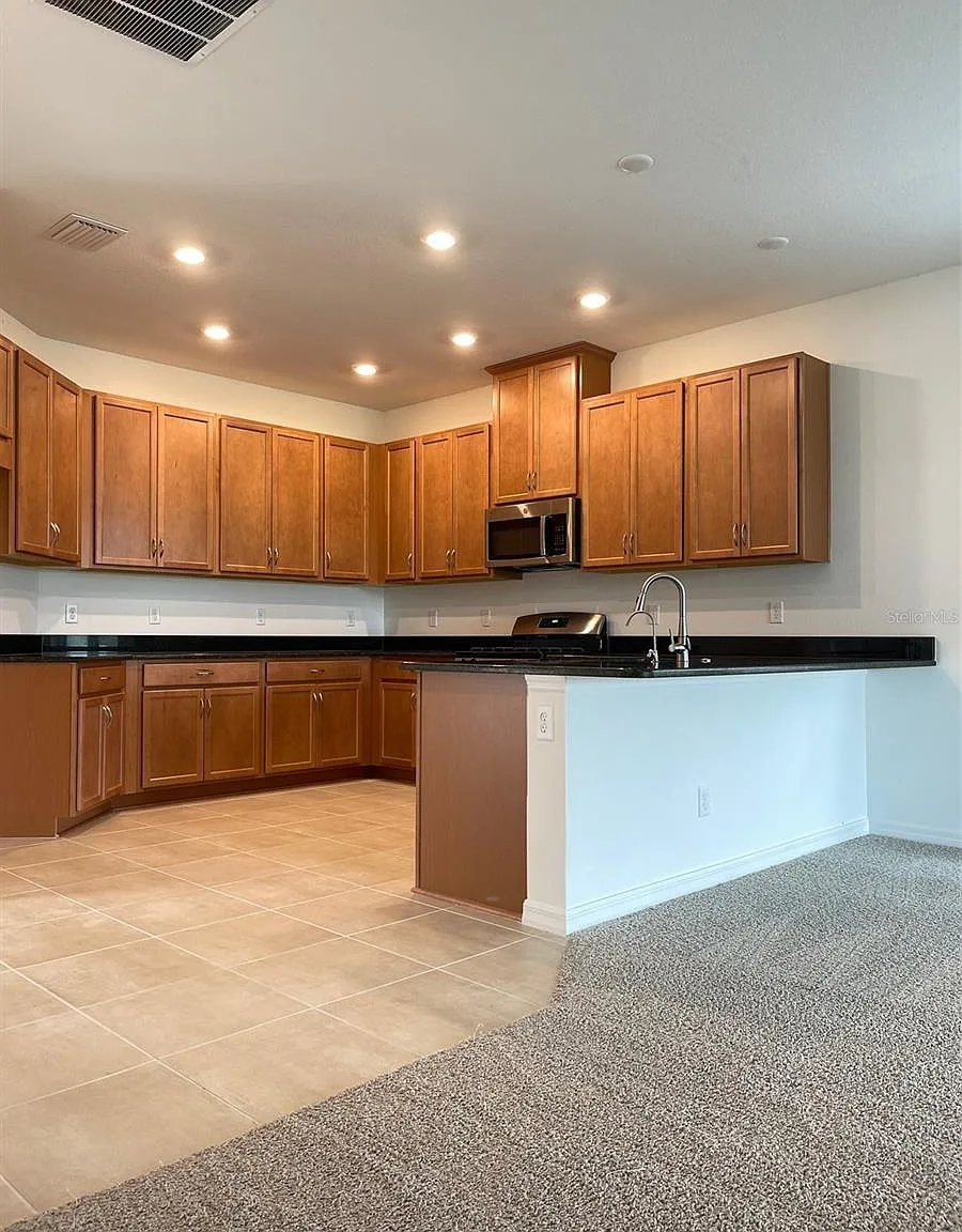 4 bed, 2881 sqft, $3,498 — Photo 2