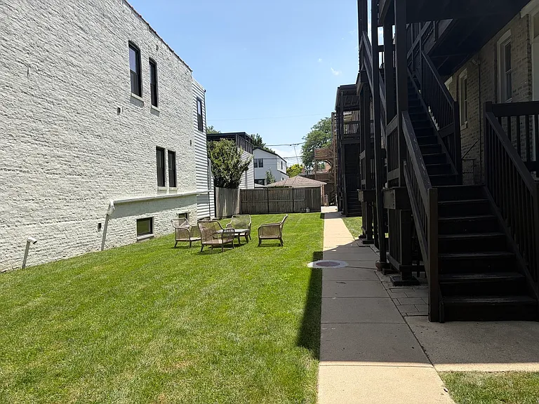 5325 N Damen Ave #2 — Photo 12