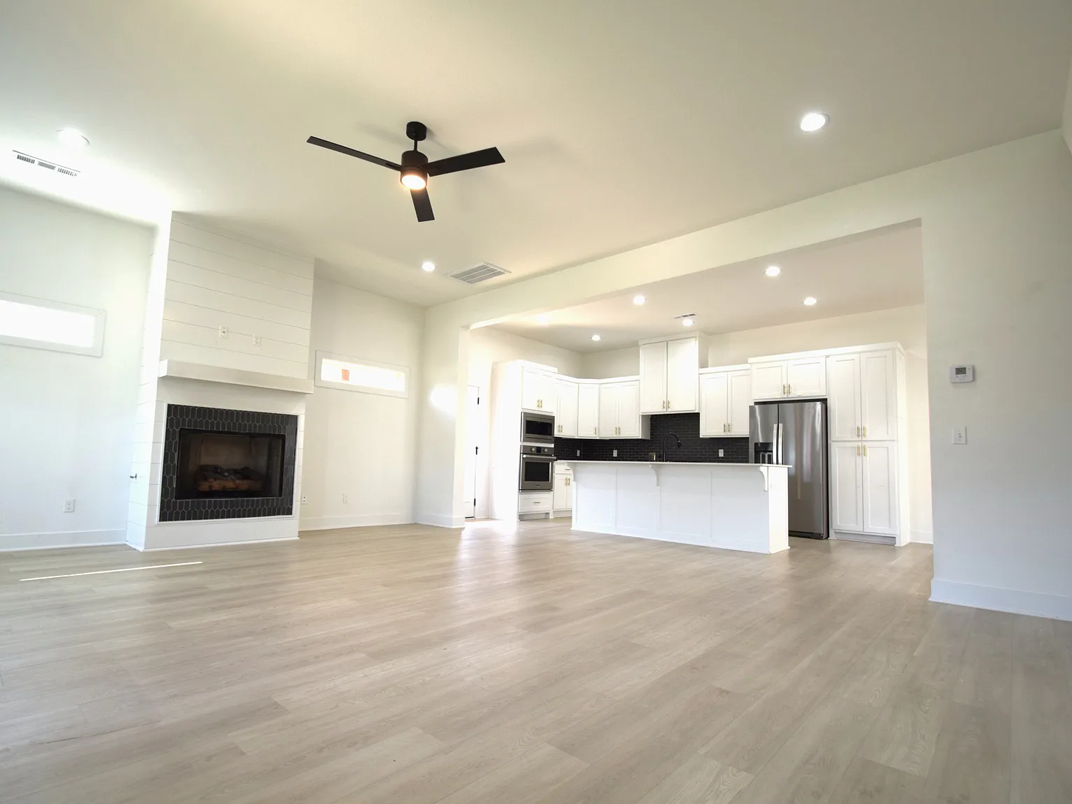 4 bed, 2623 sqft, $2,750 — Photo 2
