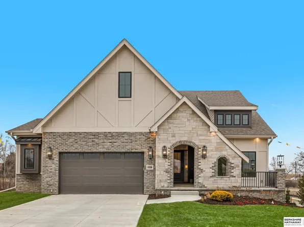10306 Shepard St, Papillion, NE 68046