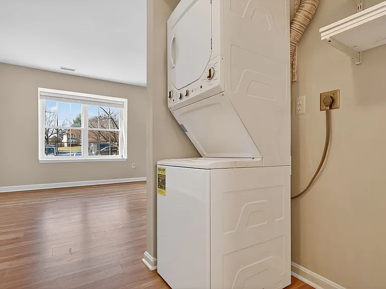 8 Suncroft Ct — Photo 11