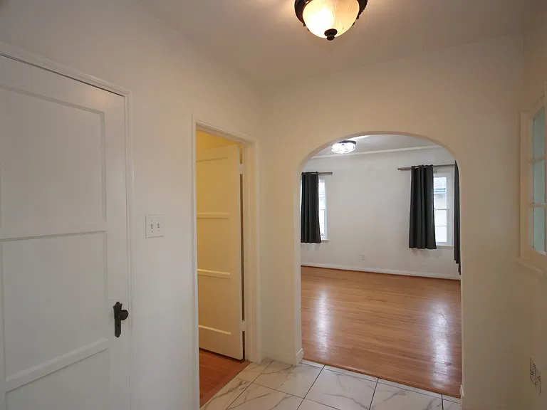 412 N Campbell Ave — Photo 8
