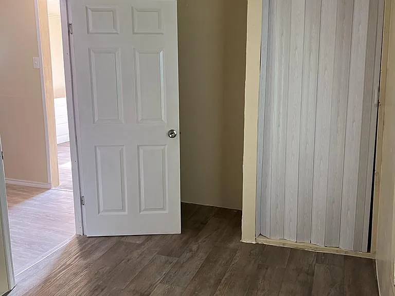 715 Hancock St — Photo 2