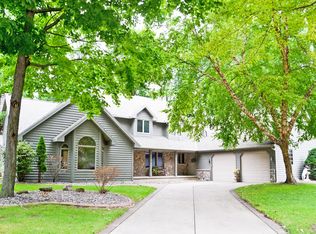 2060 Autumn Leaves Cir, Green Bay, WI 54313