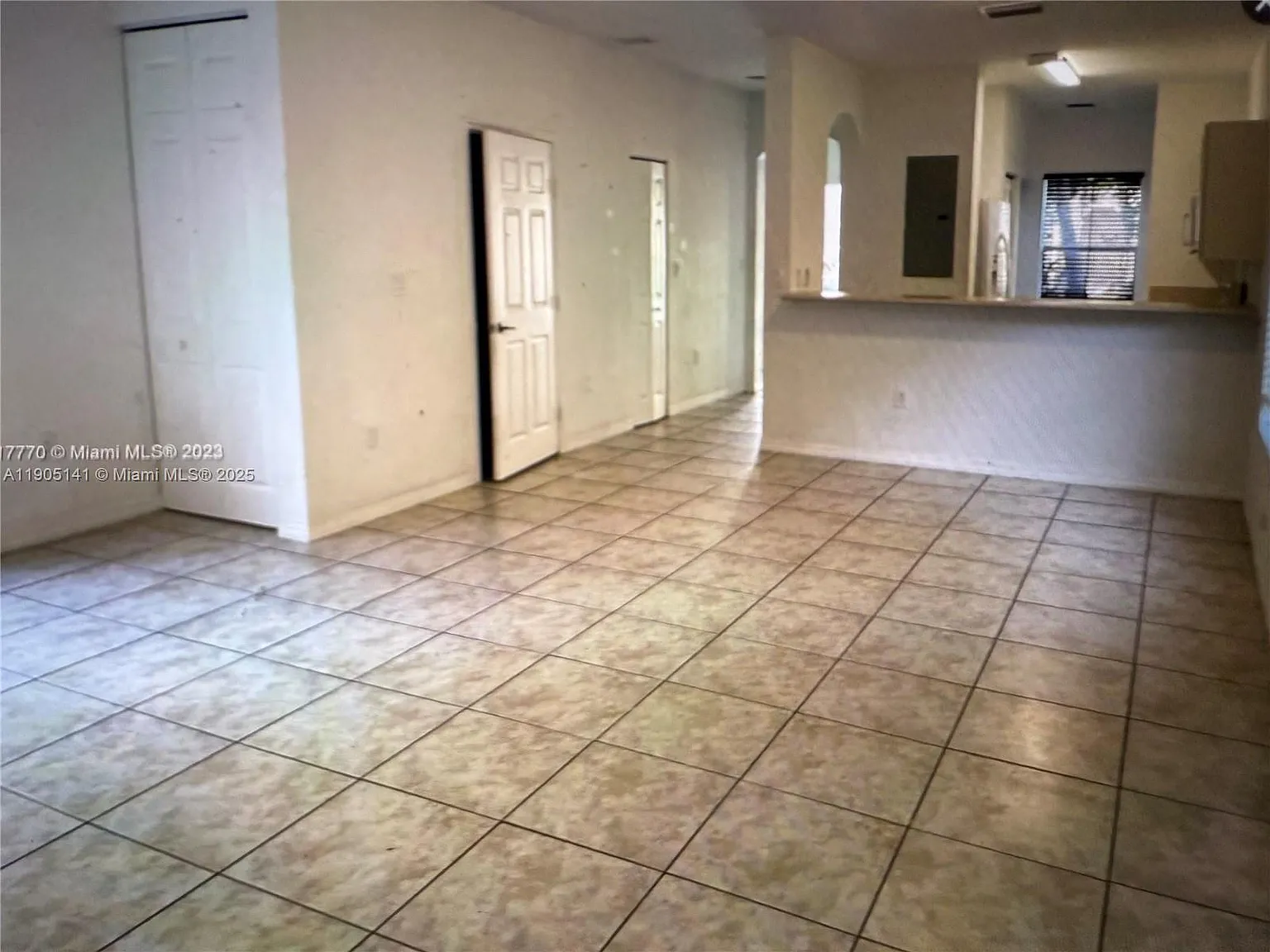 3 bed, 2.5 bath, 1067 sqft, $2,800 — Photo 2