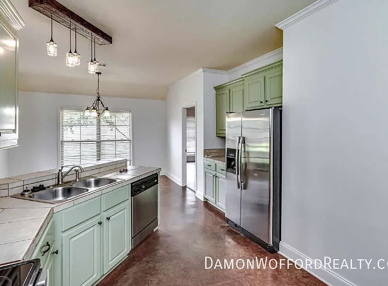 107 Emry Cv — Photo 32