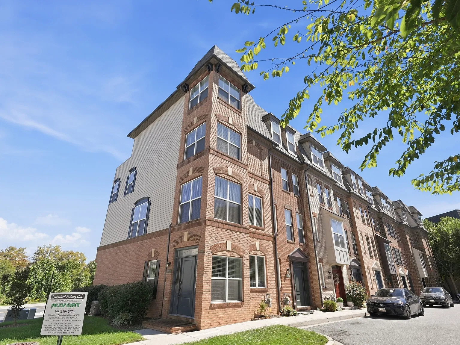3 bed, 2.5 bath, 2048 sqft, $2,700 — Photo 1