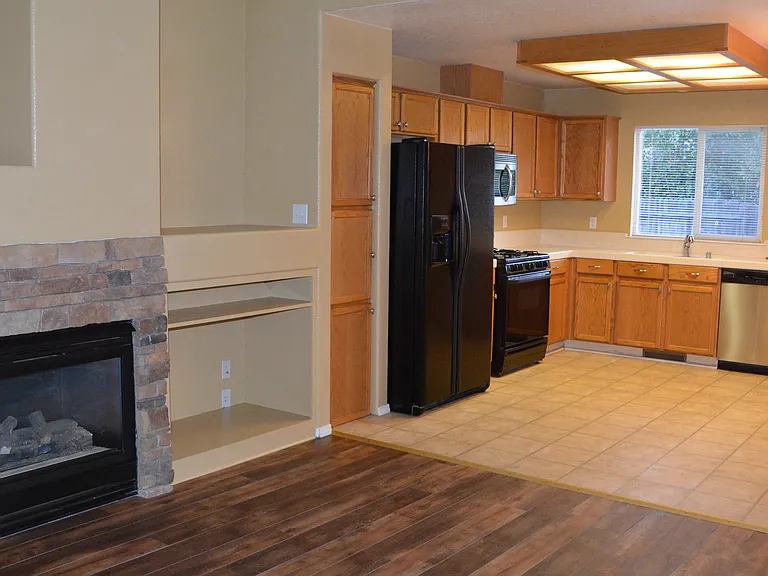 1610 Westmont Ln — Photo 9