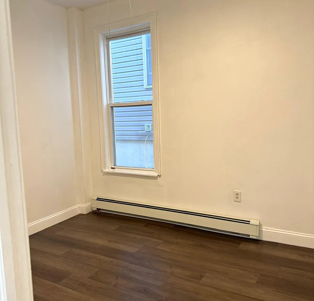 1 bed, 900 sqft, $2,160 — Photo 1