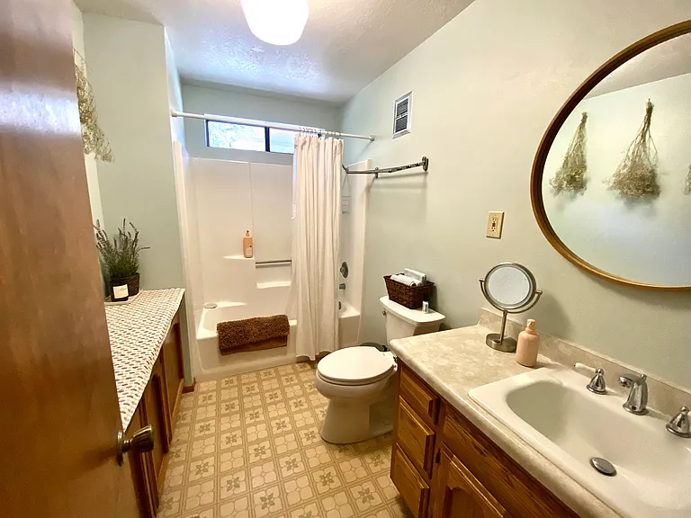2105 Woodland Dr — Photo 12