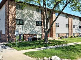 1916 Tracy Dr APT 27, Bloomington, IL