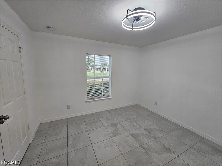 2523 NE 6th Pl — Photo 20