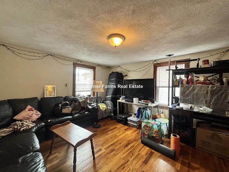 585 Somerville Ave #3B — Photo 2