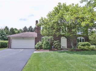 27 Winchester Dr, Fairport, NY 14450