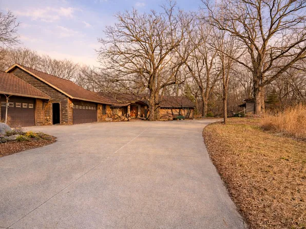 12641 Oakview Heights Dr, Story City, IA 50248