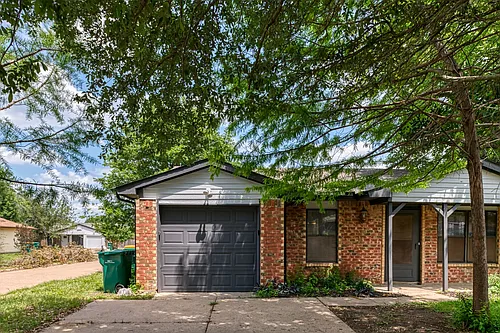 447 Vincent St Photo 1