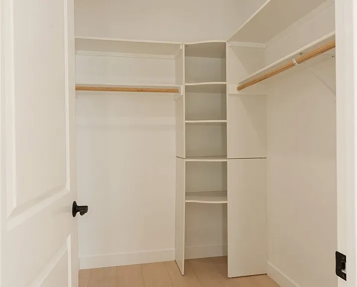 14605 Wyandotte St — Photo 34