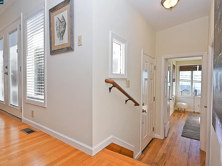 211 Cambridge Ave — Photo 35
