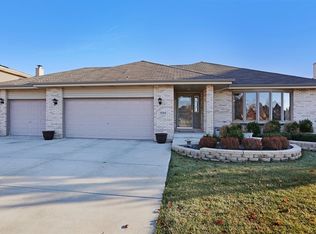 1094 Norwalk Rd, Lemont, IL 60439