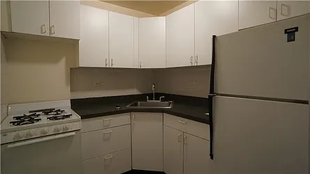 Rented by R New York