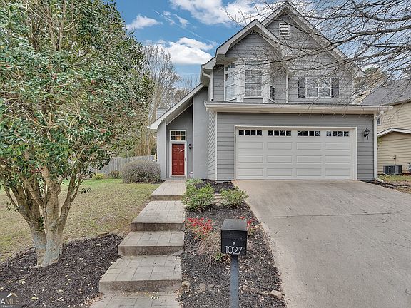 3rd image of 1027 Ashbury Dr