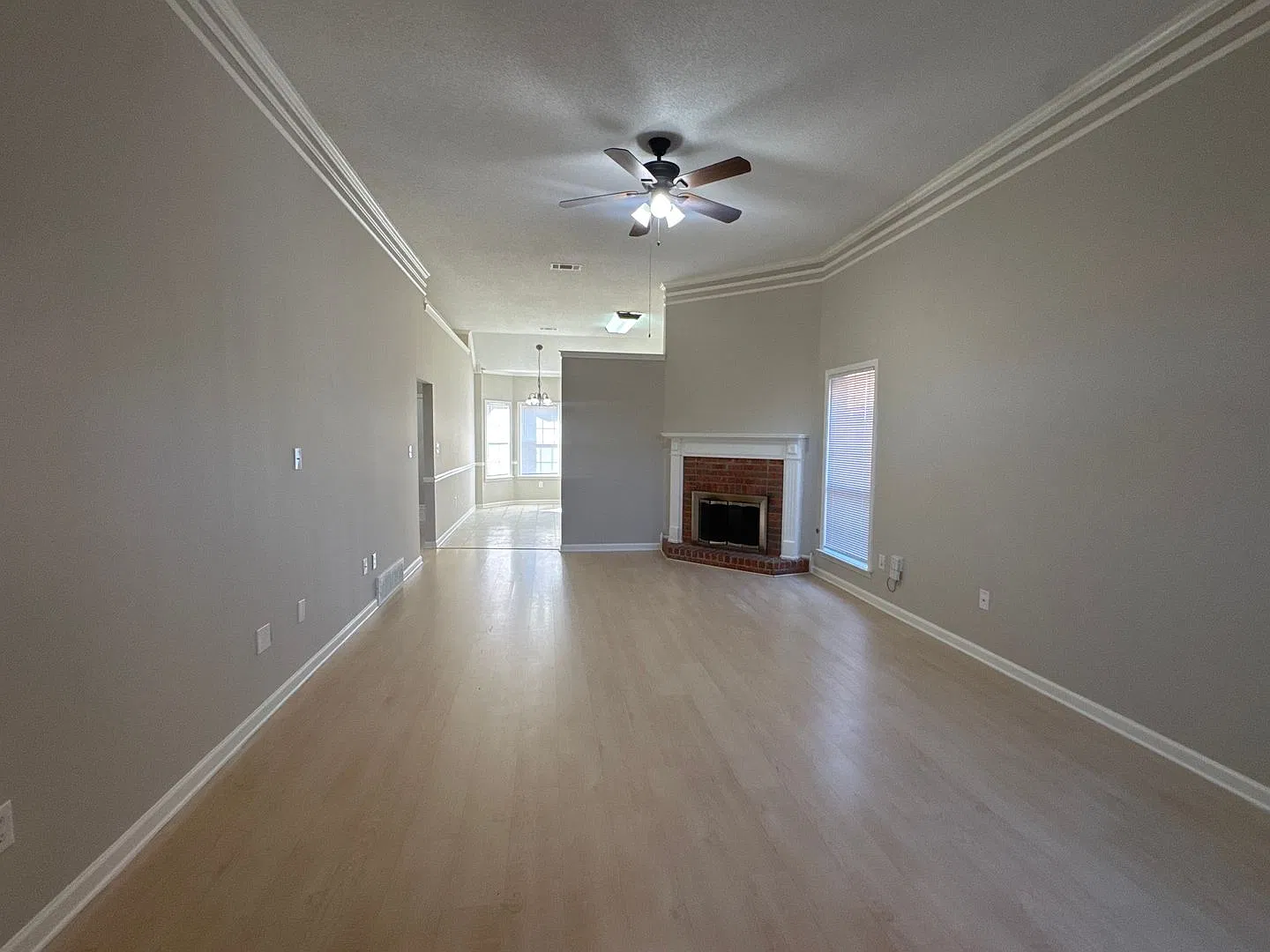 8649 Eagle View Dr — Photo 2