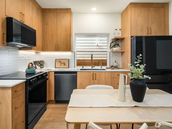 106 B N 80th, Seattle, WA 98103