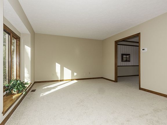 3rd image of 9231 Behner Cir