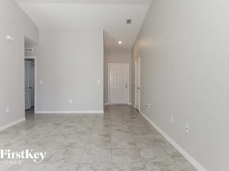 1810 SW Effland Ave — Photo 5