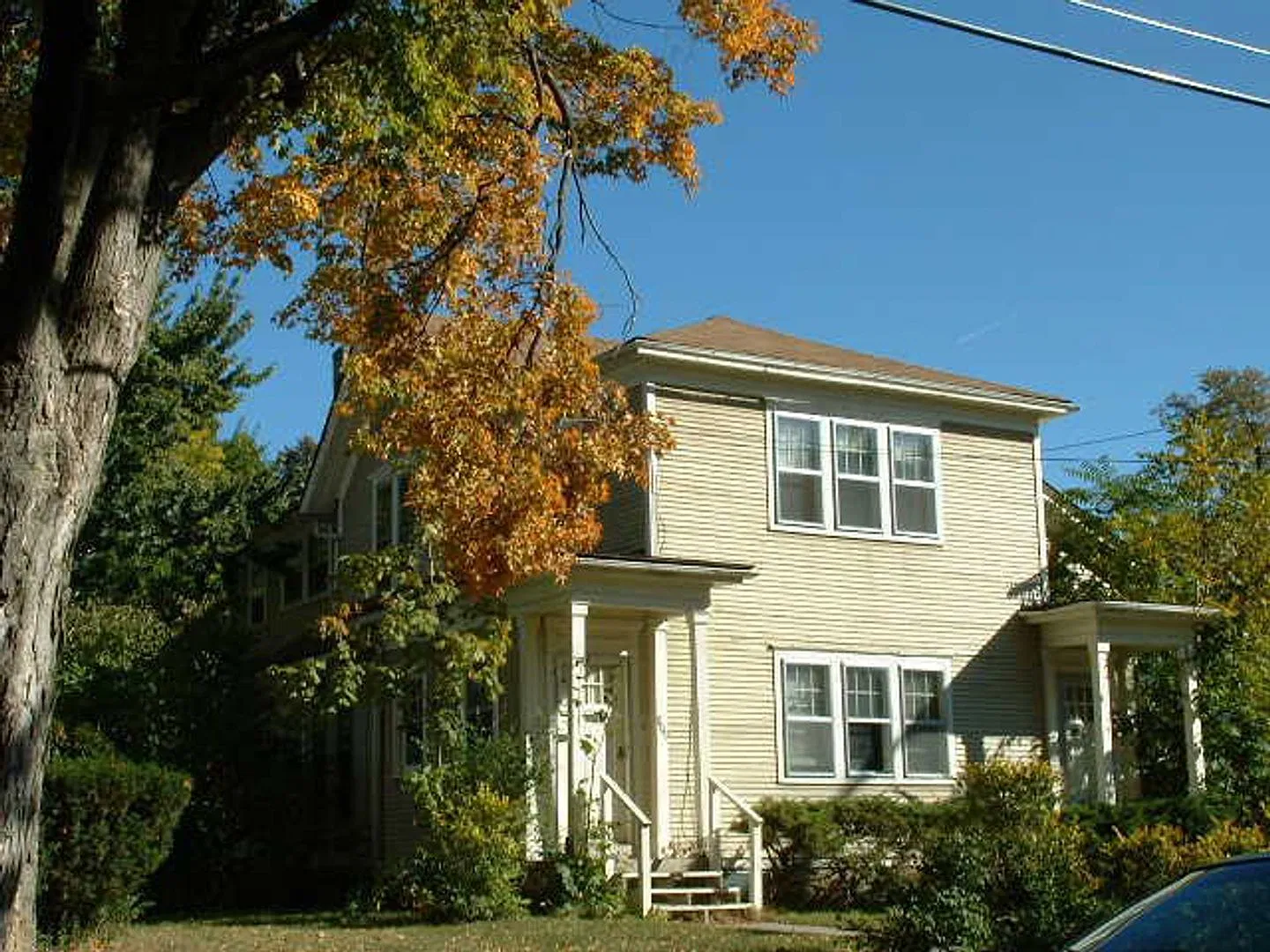 Well-Maintained 2-Bedroom Apartment — Photo 1