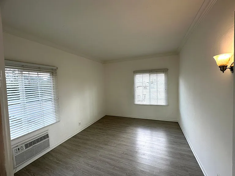 Vintage Style 1+1 - New Kitchen Appliances, Plank Floors, Balcony, pet friendly — Photo 15