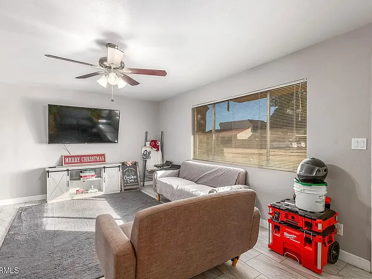 4759 W Marlette Ave — Photo 4