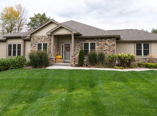 N57W17921 Tall Pines Cir, Menomonee Falls, WI 53051