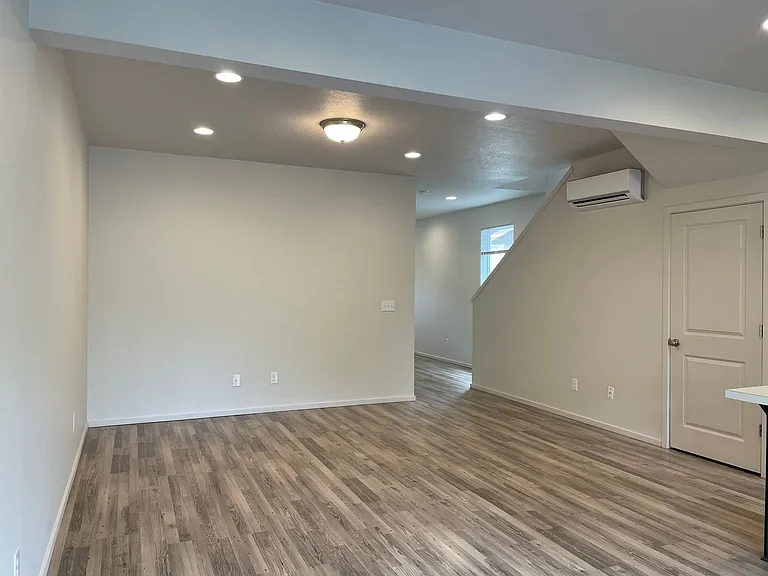 2140 NE 115th Ct — Photo 4