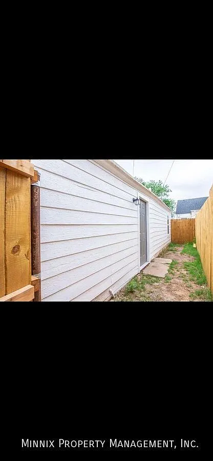 2005 22nd St. Rear | 1 Bedroom 1 Bath House For Rent In Lubbock — Photo 2