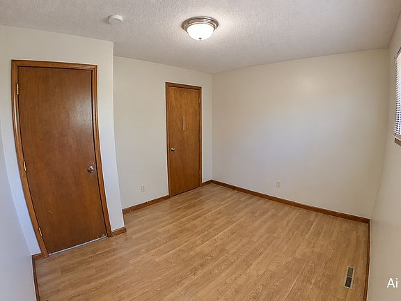 4th image of 2041 Shirley Ln