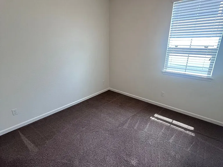 1021 Chapelhill Ln — Photo 7