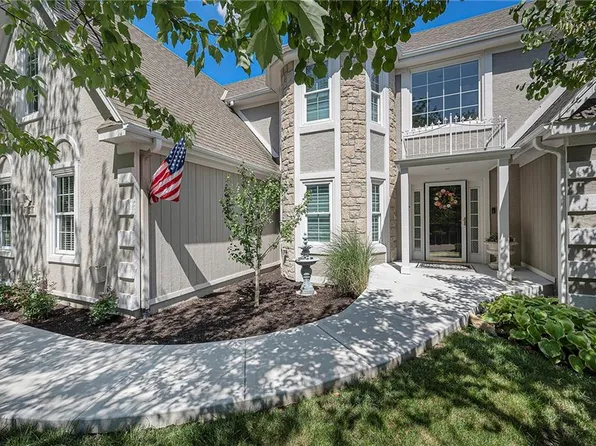 6735 NW Monticello Ter, Parkville, MO 64152