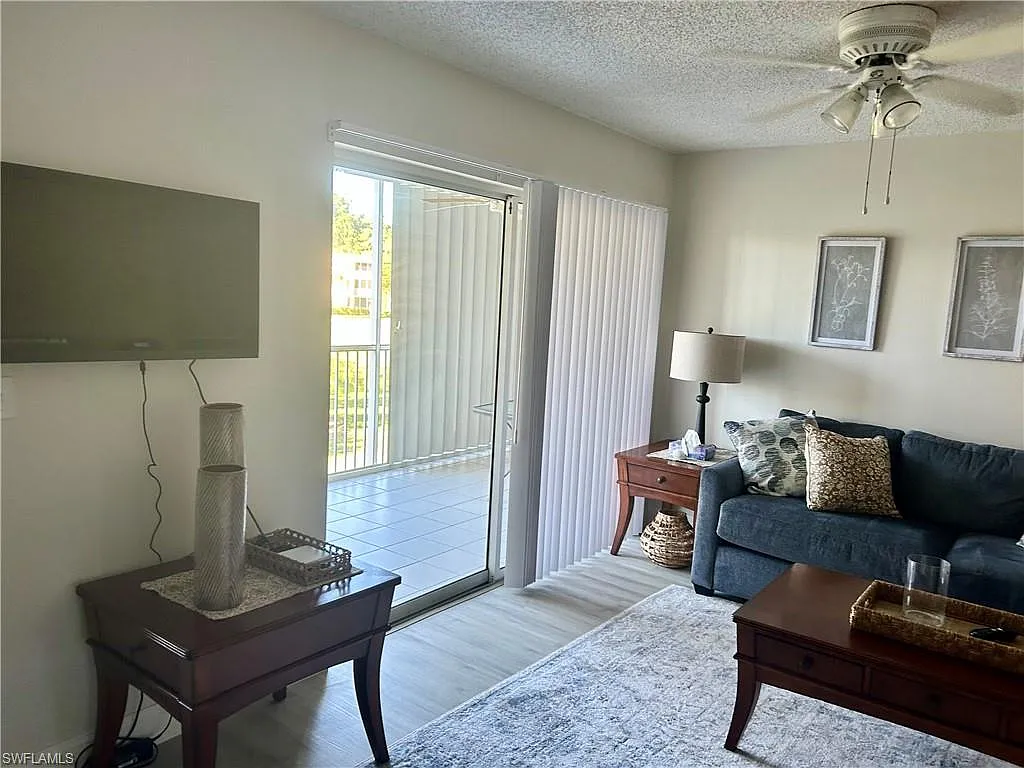 2 bed, 2.0 bath, 950 sqft, $3,500 — Photo 4