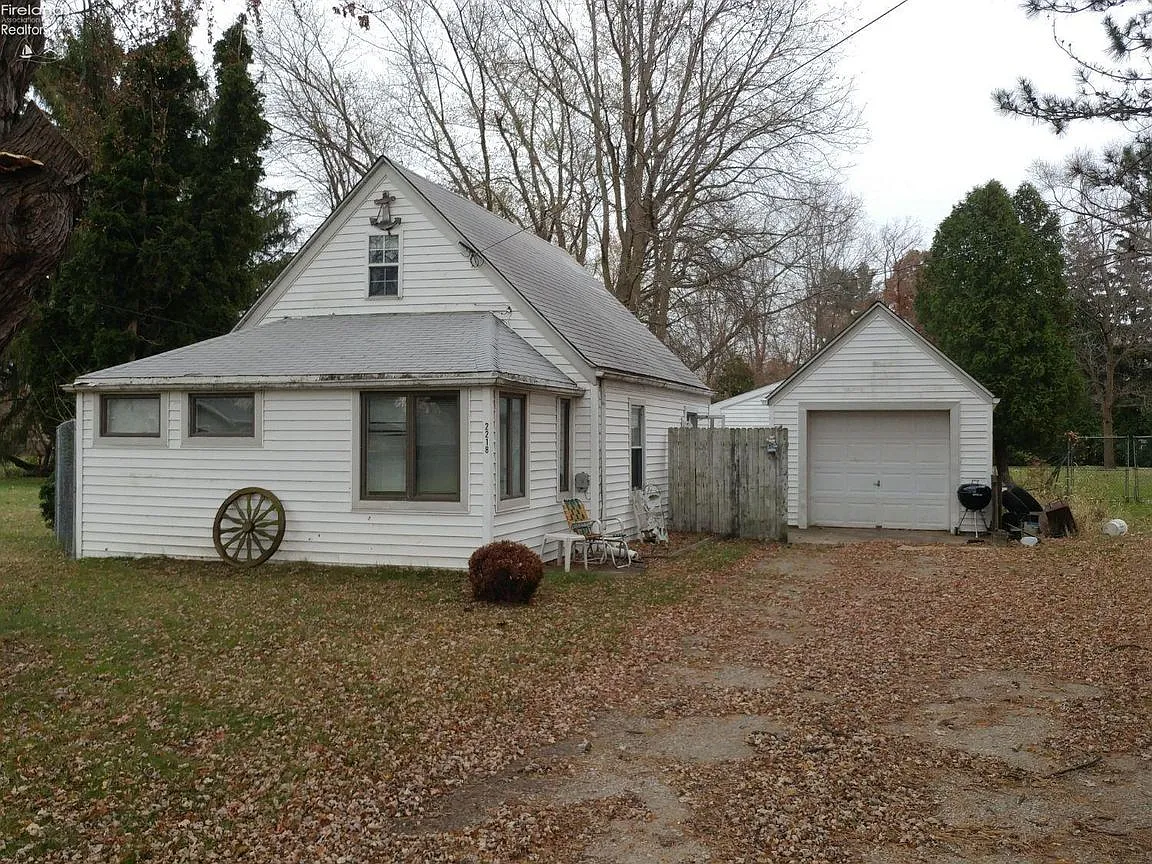 2218 Pipe St photo 1