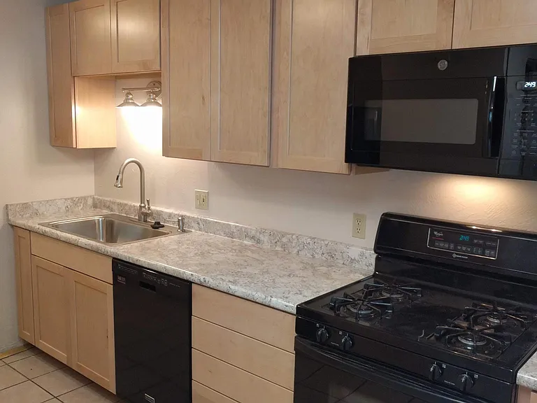 750 E 4th Ave #B — Photo 3